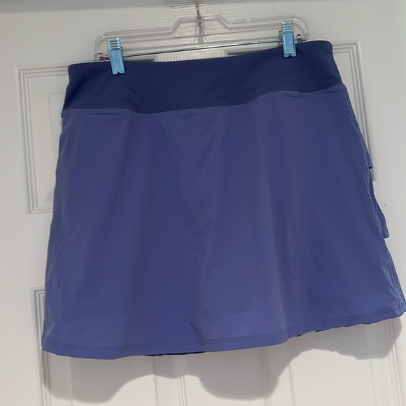 Ladies skirt with shorts underneath - Picture 1 of 3